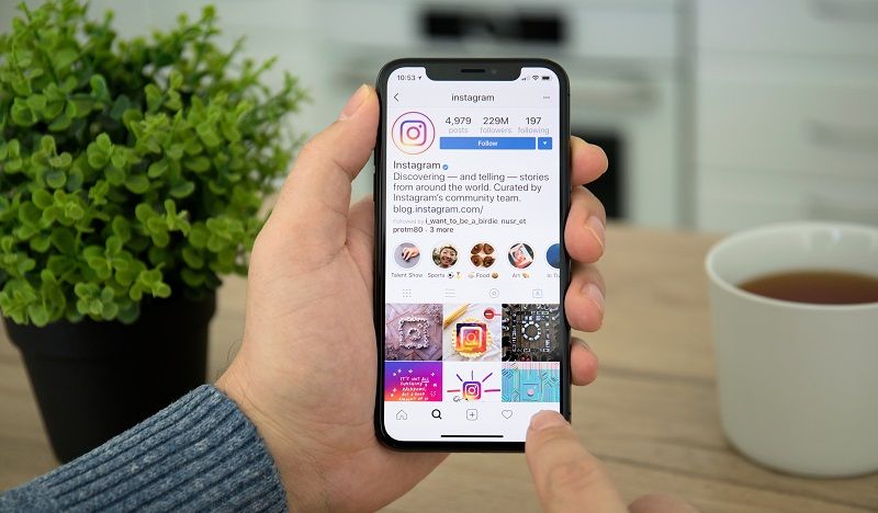 Konec swipe-up na Instagramu, jeho roli nově přebírá samolepka s odkazem